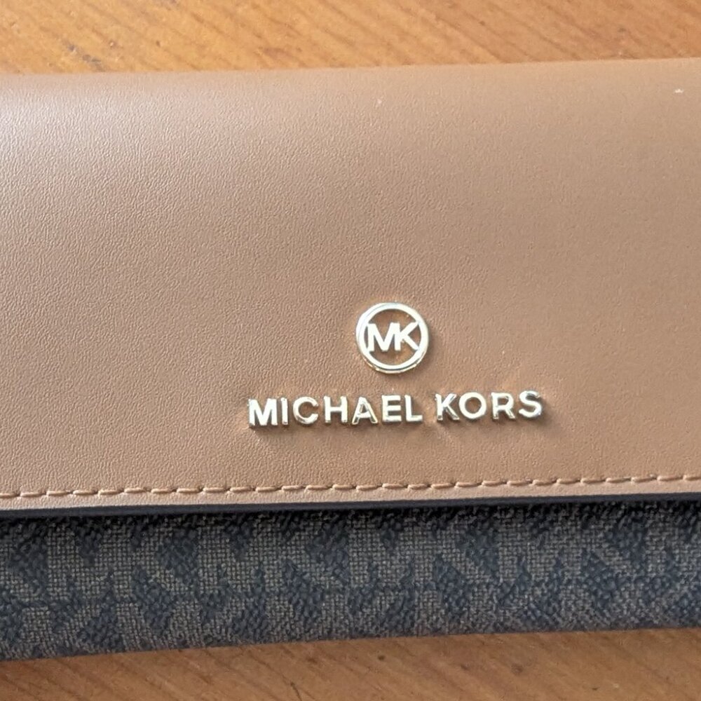 Michael Kors large wallet - NEW